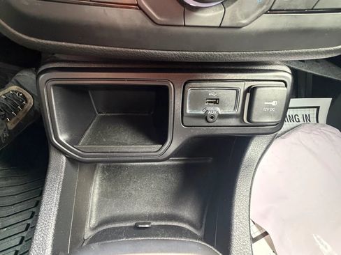 Used 2018 Jeep Renegade Limited image 20