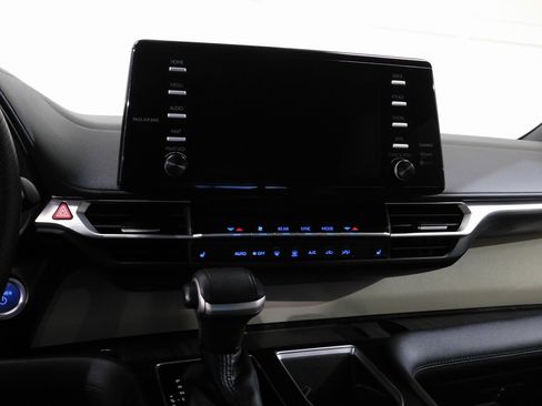 Used 2021 Toyota Sienna XLE image 47