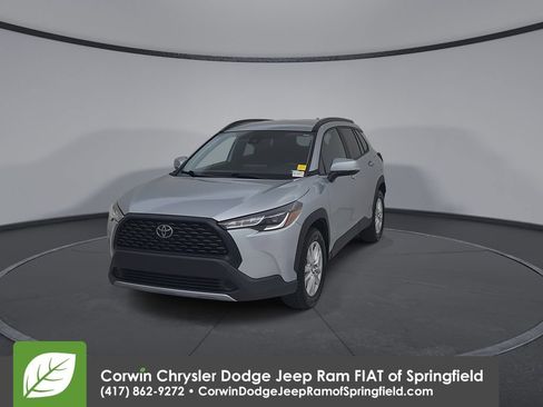 Used 2022 Toyota Corolla Cross LE FWD image 5