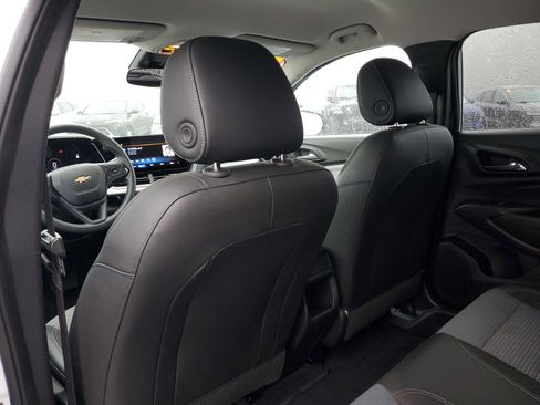 Used 2025 Chevrolet Trax LT image 11