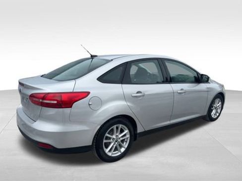 Used 2016 Ford Focus SE w/ SE Cold Weather Package image 13