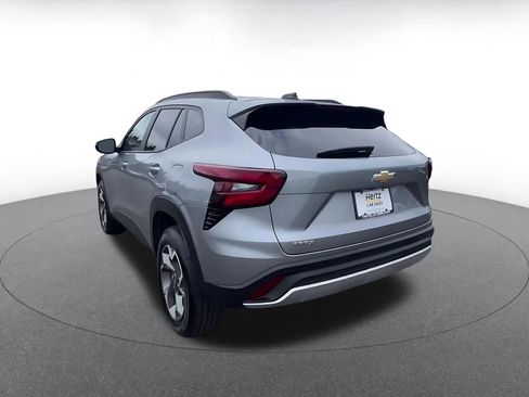 Used 2025 Chevrolet Trax LT image 11