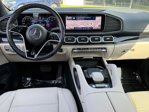 Used 2025 Mercedes-Benz GLS 450 4MATIC image 41