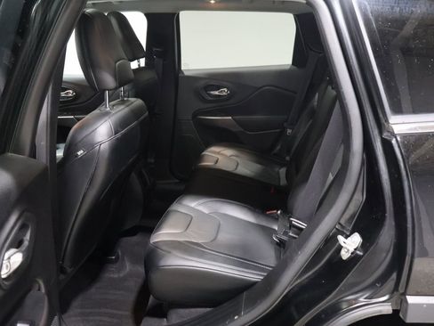 Used 2022 Jeep Cherokee Limited image 20