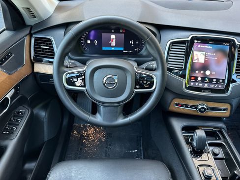 Certified 2023 Volvo XC90 B6 Plus image 16