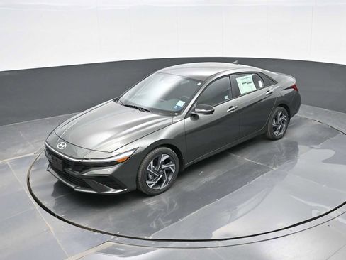 New 2025 Hyundai Elantra SEL image 25