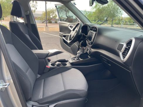 Used 2023 Kia Soul LX w/ LX Technology Package image 19