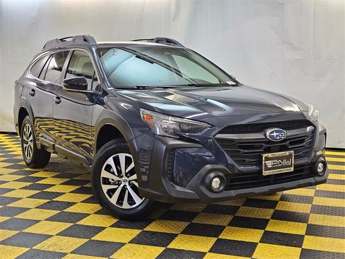 Used 2023 Subaru Outback Premium image 1