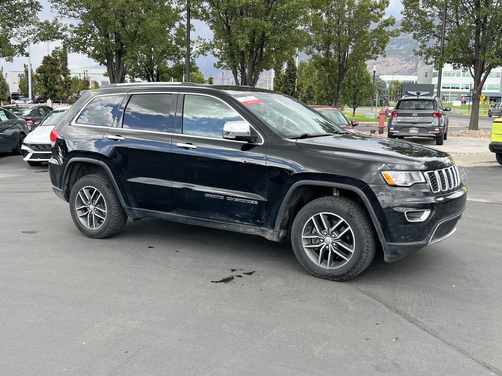 Used 2017 Jeep Grand Cherokee Limited AWD/4WD image 13