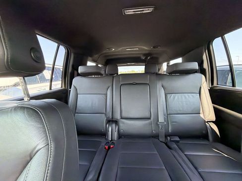 Used 2022 Chevrolet Suburban Z71 AWD/4WD image 28