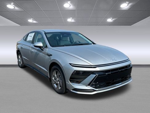 New 2025 Hyundai Sonata SE image 1