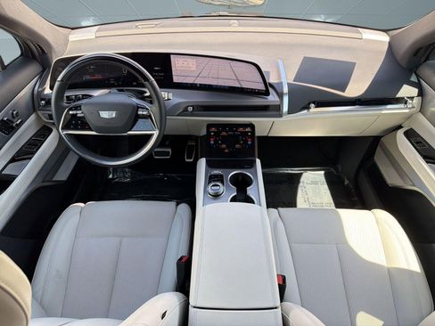 Certified 2026 Cadillac Vistiq Luxury image 15