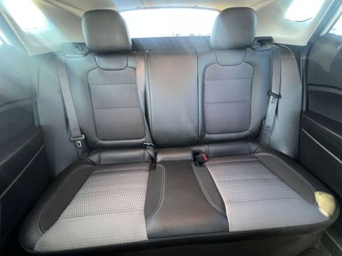 Used 2025 Chevrolet Trax LT image 38