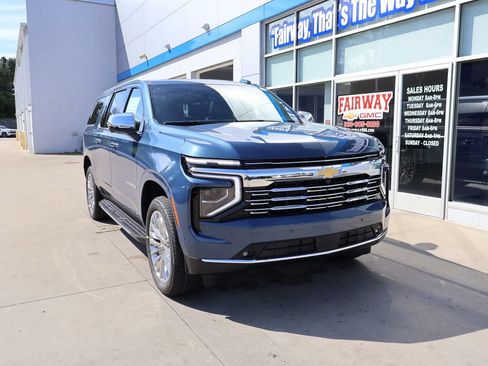 New 2026 Chevrolet Suburban Premier AWD/4WD image 2