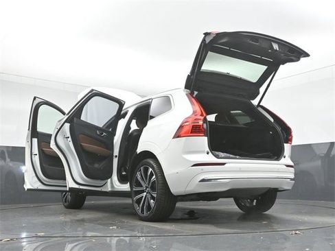 Used 2023 Volvo XC60 B5 Ultimate w/ Climate Package image 57