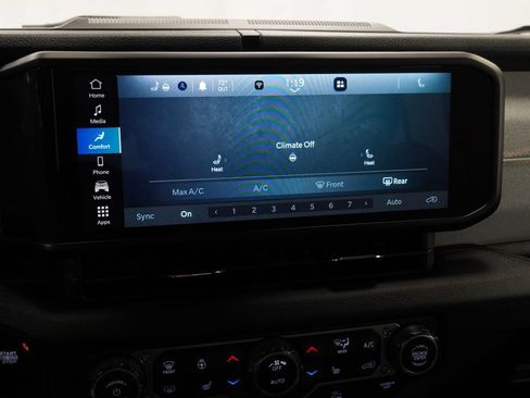 Used 2024 Jeep Wrangler Unlimited w/ Convenience Group AWD/4WD image 33