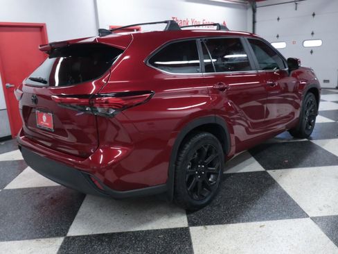Used 2023 Toyota Highlander LE image 7