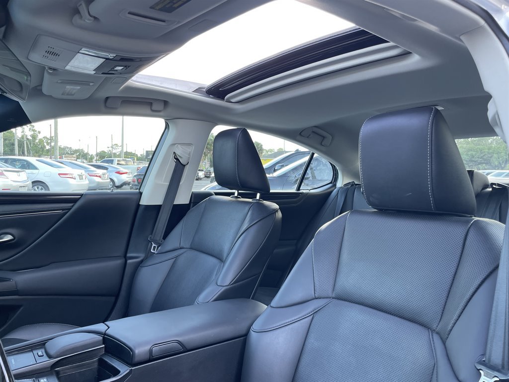 Used 2020 Lexus ES 300h w/ Premium Package FWD image 6