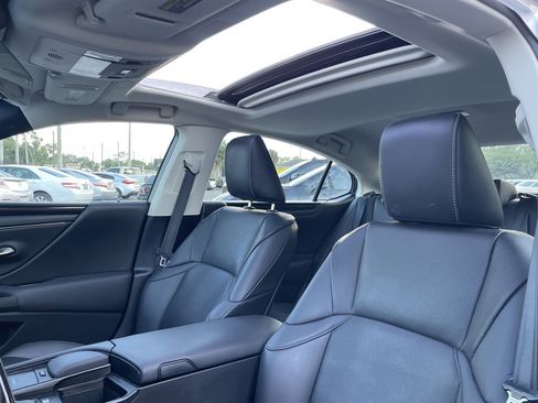 Used 2020 Lexus ES 300h w/ Premium Package FWD image 6