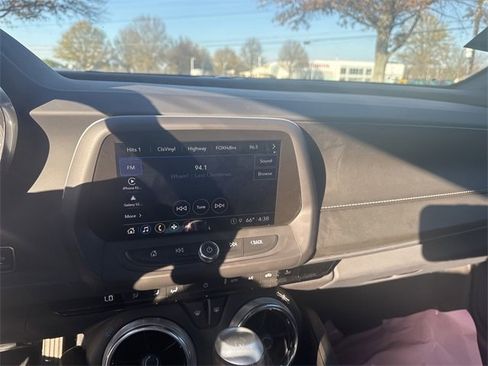 Used 2022 Chevrolet Camaro LT w/ Technology Package image 11