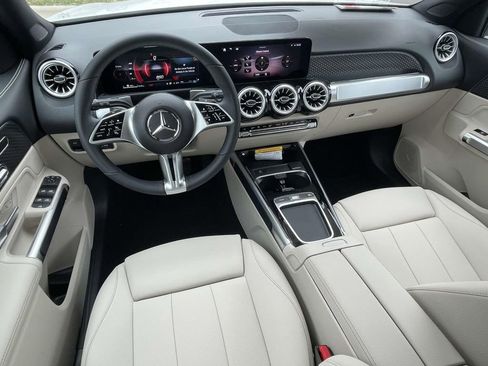 Used 2025 Mercedes-Benz GLB 250 image 13