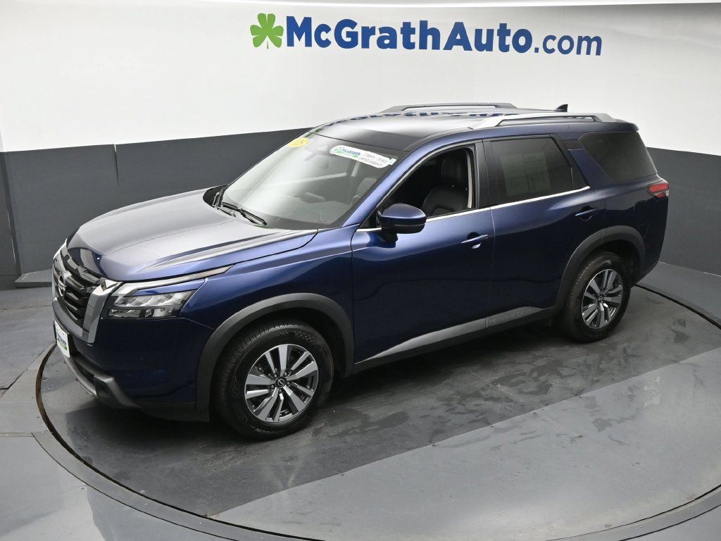 Used 2025 Nissan Pathfinder SL AWD/4WD image 22