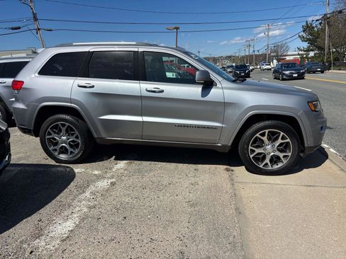 Certified 2018 Jeep Grand Cherokee Limited AWD/4WD image 2