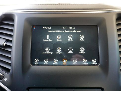 Used 2020 Jeep Cherokee Latitude Plus image 13