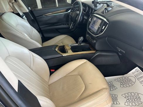 Used 2015 Maserati Ghibli RWD image 29