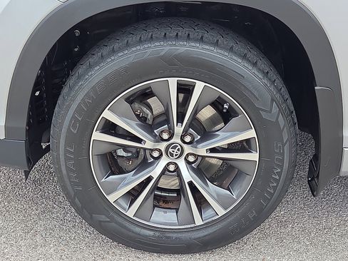 Used 2016 Toyota Highlander XLE AWD/4WD image 7