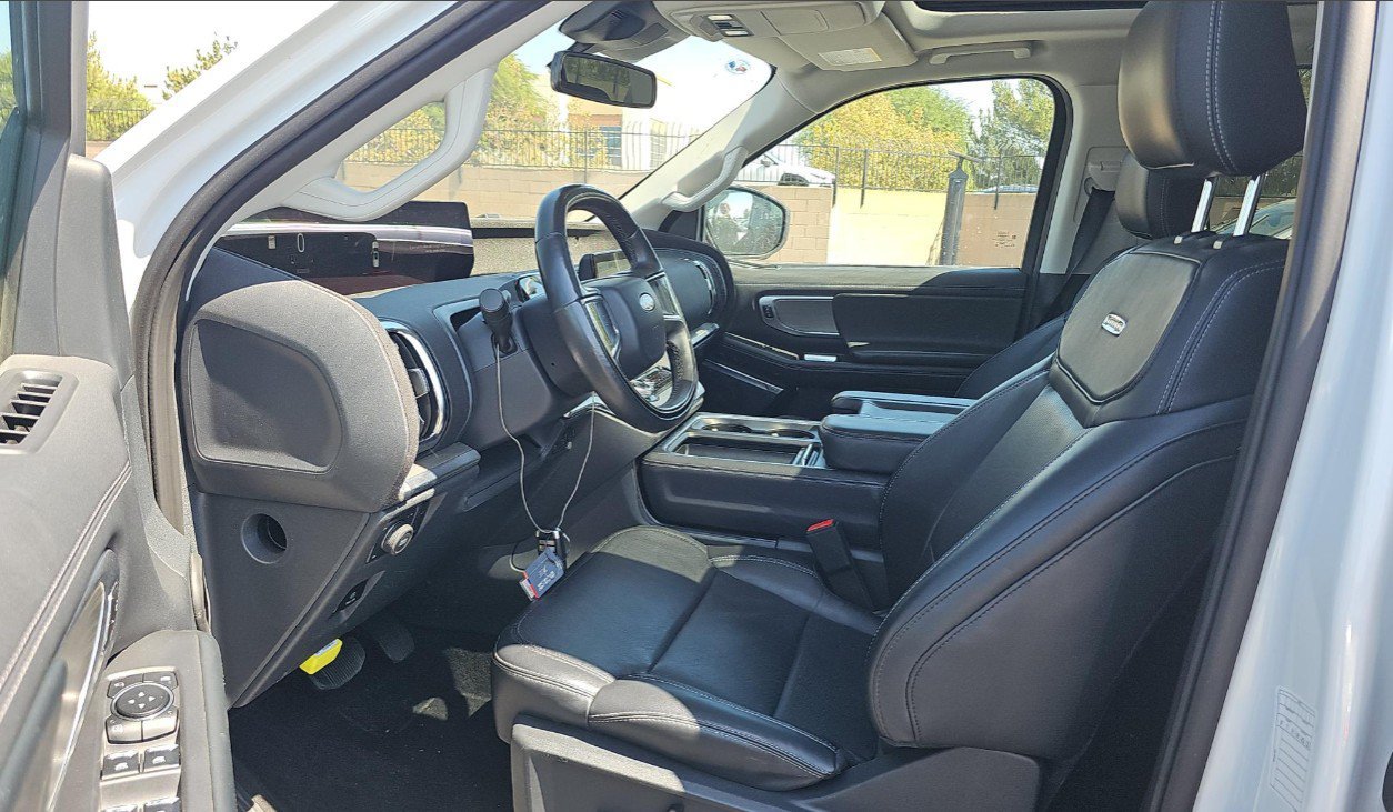 Used 2025 Ford Expedition Max Platinum AWD/4WD image 4