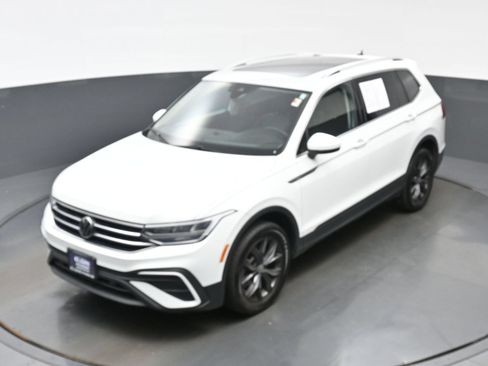 Used 2022 Volkswagen Tiguan SE w/ Panoramic Sunroof Package AWD/4WD image 35