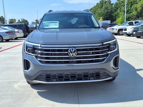 New 2026 Volkswagen Atlas SE FWD image 3