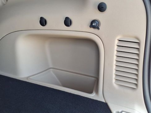 Used 2022 Jeep Grand Cherokee Laredo E image 7