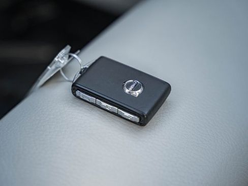 Used 2023 Volvo S60 T8 Plus image 40