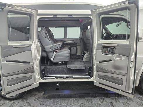 Used 2023 GMC Savana 2500 image 37
