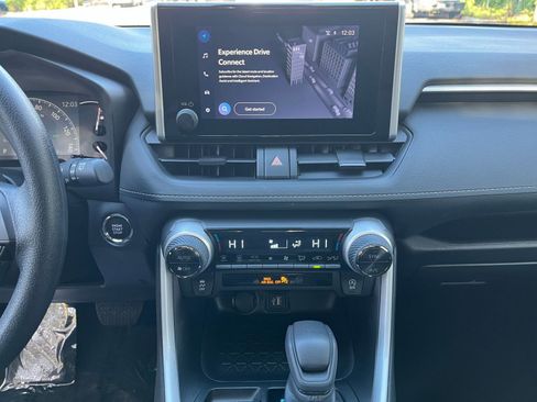 Used 2025 Toyota RAV4 XLE image 20