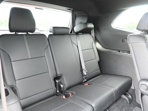 Used 2026 GMC Acadia Elevation w/ Elevation Premium Package FWD image 37