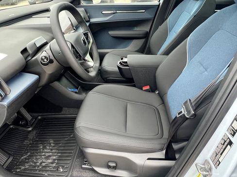 New 2026 Volvo EX30 Plus w/ Protection Package Premier image 16