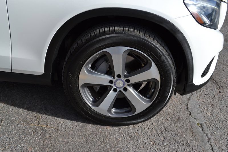 Used 2017 Mercedes-Benz GLC 300 4MATIC Coupe image 38