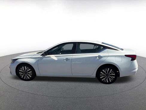 Used 2025 Nissan Altima 2.5 SV FWD image 9