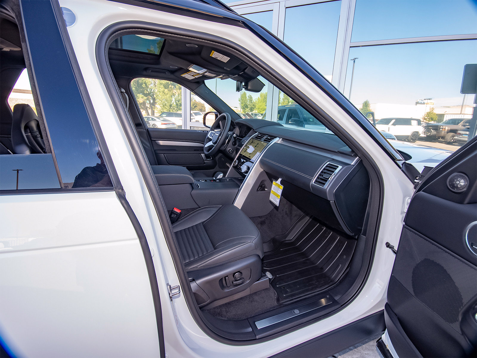 New 2026 Land Rover Discovery Limited Edition AWD/4WD image 41
