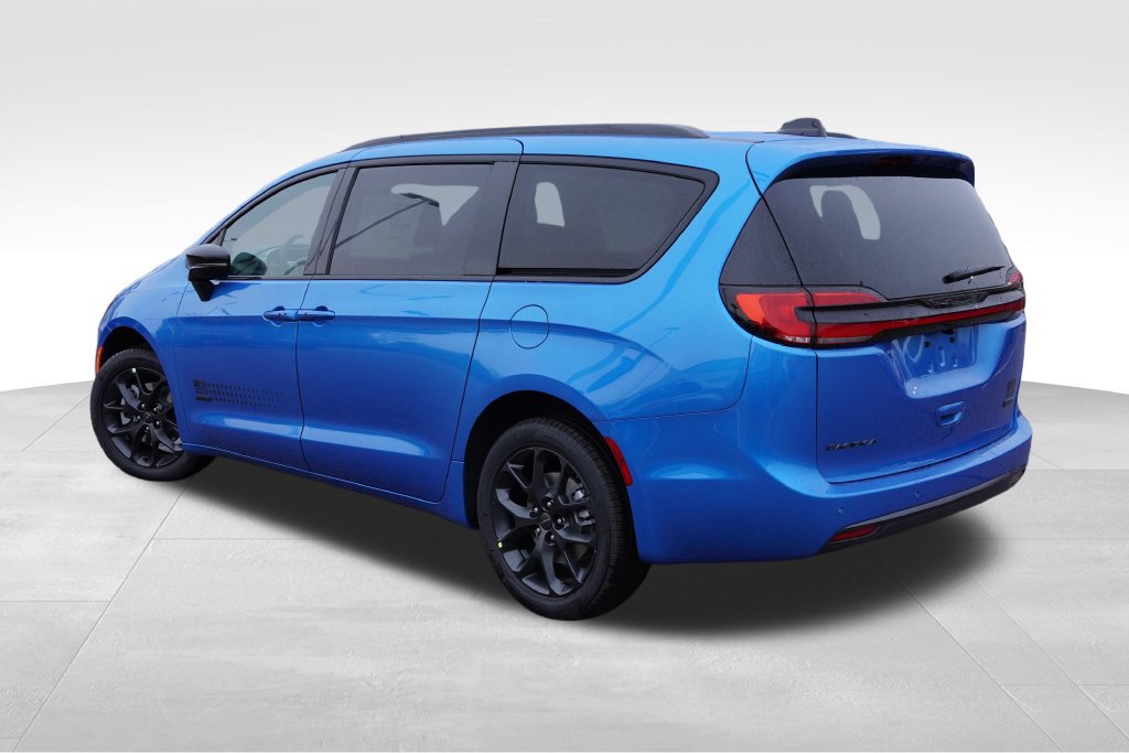 New 2027 Chrysler Pacifica Select AWD/4WD image 5