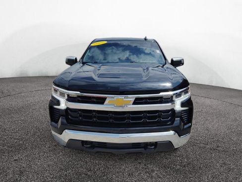 Used 2022 Chevrolet Silverado 1500 LT AWD/4WD image 2