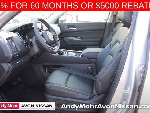 New 2025 Nissan Pathfinder SL image 10