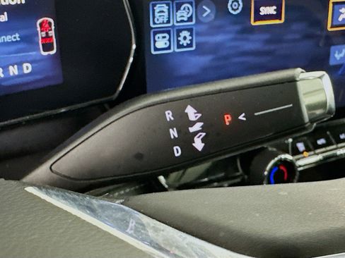 Used 2025 Chevrolet Blazer EV LT image 25