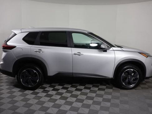 Used 2024 Nissan Rogue SV image 9