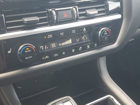 Certified 2024 Nissan Pathfinder SL FWD image 32