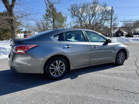 Used 2015 Nissan Altima 2.5 S w/ Sport Value Package image 5