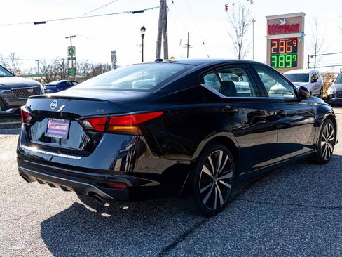 Used 2021 Nissan Altima 2.5 SR w/ SR Premium Package image 6